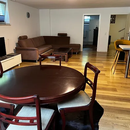 Geraeumige Auch Familienfreundlich Bis 4 Personen * Colonia