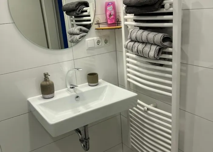 Geraeumige Auch Familienfreundlich Bis 4 Personen Apartamento Colonia