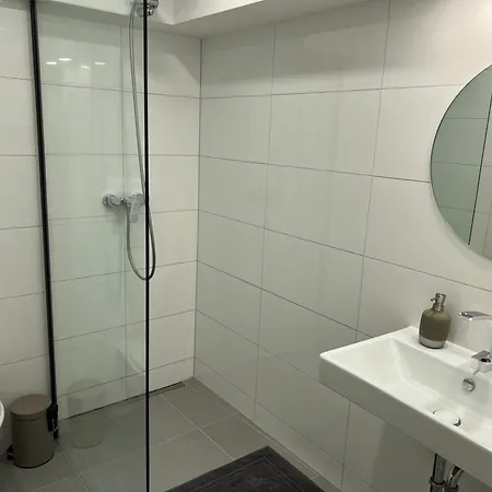 Apartman Geraeumige Auch Familienfreundlich Bis 4 Personen *