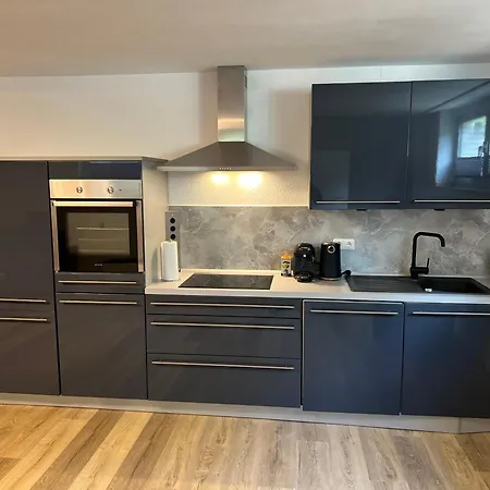 Apartment Geraeumige Auch Familienfreundlich Bis 4 Personen Cologne