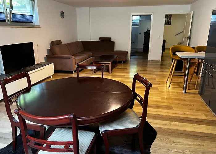 Geraeumige Auch Familienfreundlich Bis 4 Personen * Κολωνία