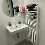 Geräumige Auch Familienfreundlich Bis 4 Personen Apartment Köln